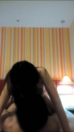 山东90后性感美乳苗条美女被提前偷吃性药的情人不间断的爆操,房间充满了淫声浪语,美女都被干瘫了!高清版! 截图12