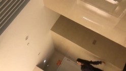 青春靓妹较多的商场女厕惊险偸拍，先拍露脸全身在进去拍逼近景特写，胆大心细 截图9