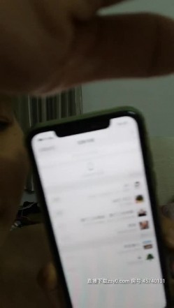 性感的妞妞奶子上的骚蝴蝶跟大哥激情啪啪，深喉口交被大哥各种姿势爆草抽插叫声骚浪，最后直接口爆吞精真骚 截图11