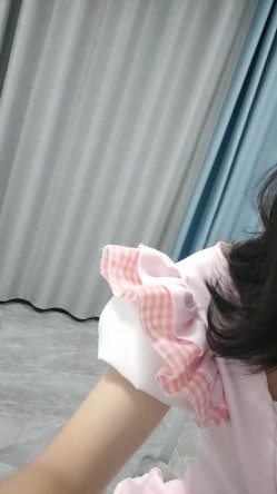 八月份最美，最可爱的小仙女！【小小鱼】。18岁校花，露脸。乳形完美，纤细的少女胴体，白花花看得人流鼻血，推荐一撸 截图9