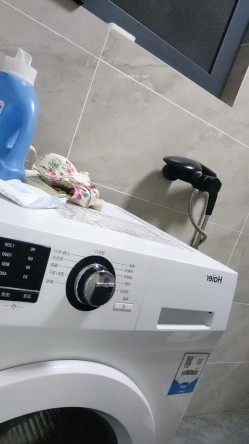 八月份最美，最可爱的小仙女！【小小鱼】。18岁校花，露脸。乳形完美，纤细的少女胴体，白花花看得人流鼻血，推荐一撸 截图11