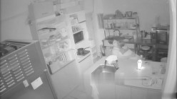 黑客破解摄像头偷拍 蛋糕店离异老板娘经常下班时间在后厨和男店员谈心勾引他们啪啪 截图4