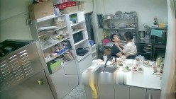 黑客破解摄像头偷拍 蛋糕店离异老板娘经常下班时间在后厨和男店员谈心勾引他们啪啪 截图7