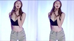 上个牛逼的国产舞团，全员大奶子，超燃抖胸，这期顶【18girls】，看了要喷鼻血 截图4