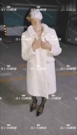 淫妻福利，91大神圈养极品骚婊，反差眼镜母狗【小懒猫】各种公共场所露出自慰3P调教 截图1