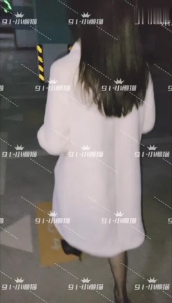 淫妻福利，91大神圈养极品骚婊，反差眼镜母狗【小懒猫】各种公共场所露出自慰3P调教 截图4