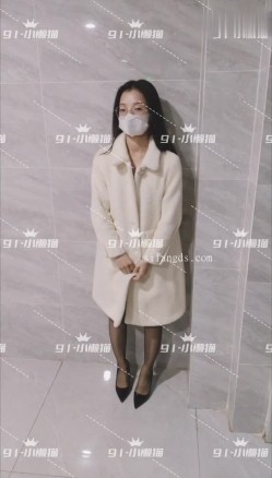 淫妻福利，91大神圈养极品骚婊，反差眼镜母狗【小懒猫】各种公共场所露出自慰3P调教 截图9