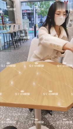 淫妻福利，91大神圈养极品骚婊，反差眼镜母狗【小懒猫】各种公共场所露出自慰3P调教 截图14