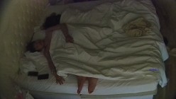 酒店偷拍双马尾软妹被屌丝男友掐住脖子插入还苦苦央求他要戴套干 截图1