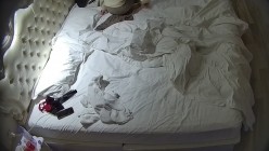 酒店偷拍双马尾软妹被屌丝男友掐住脖子插入还苦苦央求他要戴套干 截图5