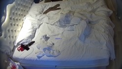 酒店偷拍双马尾软妹被屌丝男友掐住脖子插入还苦苦央求他要戴套干 截图11