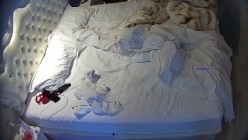 酒店偷拍双马尾软妹被屌丝男友掐住脖子插入还苦苦央求他要戴套干 截图14