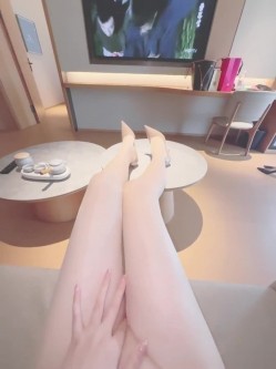 最新抖音泄密，风骚性感少妇【达丽小阿姨】定制福利，丝袜诱惑性爱啪啪 截图1