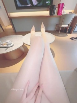 最新抖音泄密，风骚性感少妇【达丽小阿姨】定制福利，丝袜诱惑性爱啪啪 截图2