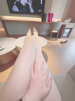 最新抖音泄密，风骚性感少妇【达丽小阿姨】定制福利，丝袜诱惑性爱啪啪 截图5