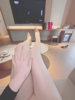 最新抖音泄密，风骚性感少妇【达丽小阿姨】定制福利，丝袜诱惑性爱啪啪 截图8