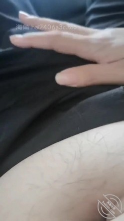 乱伦大神【梦想是母姨双飞】，和小姨在车上互摸福利 截图11