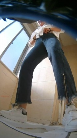 公园女厕暗藏摄像头偷拍 美女少妇的各种美鲍鱼 截图16