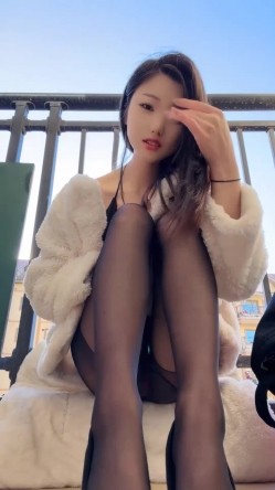 【葡萄小野猫】公园露出跳蛋直播 大长腿美女公园露出自慰阳台大秀喷水金主刷礼物震动跳蛋瞬间高潮 截图11