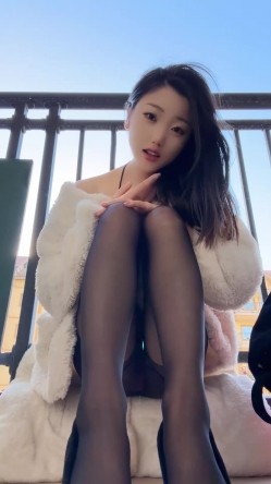 【葡萄小野猫】公园露出跳蛋直播 大长腿美女公园露出自慰阳台大秀喷水金主刷礼物震动跳蛋瞬间高潮 截图13
