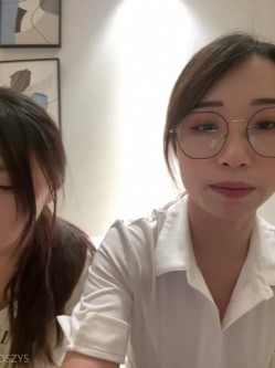 ️清纯主播【202509yoyo】表姐带着表妹下海直播、在线教口活、练习做爱姿势 截图3