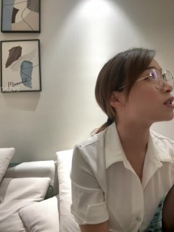 ️清纯主播【202509yoyo】表姐带着表妹下海直播、在线教口活、练习做爱姿势 截图5