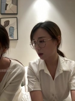 ️清纯主播【202509yoyo】表姐带着表妹下海直播、在线教口活、练习做爱姿势 截图7