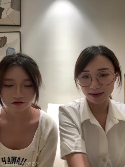 ️清纯主播【202509yoyo】表姐带着表妹下海直播、在线教口活、练习做爱姿势 截图13
