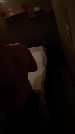 参加广交会的老外被中国朋友带到城中村中医养生馆体验大波女技师全裸大保健推油服务 截图1