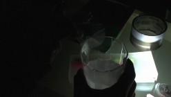 HAR-007 犯されてイキまくる母を見た娘が媚薬発情！親子同時に責められ絶頂を迎える美人母娘 截图2