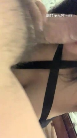 大奶妹子和炮友啪啪深喉口交乳交舔弄，大屁股上位骑乘前后蠕动，后入猛操高潮射精非常诱人 截图5