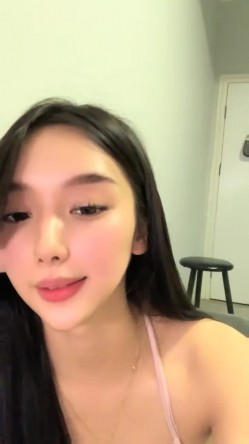 明星颜值，顶级女神下海！【小羊炖土豆】，啤酒瓶插穴，有这张脸还不够，真能豁得出去，刺激 截图3