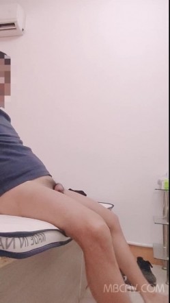 边打电话边挨操！极品粉B反差婊小女友【纠结的阿呆】超高颜值反差学妹，表面乖巧的萌妹子背地里是个小骚货 截图3