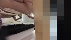 【精品偷拍】国内商场试衣间偷拍疑似被妹子发现7V 截图2