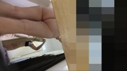 【精品偷拍】国内商场试衣间偷拍疑似被妹子发现7V 截图4