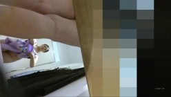 【精品偷拍】国内商场试衣间偷拍疑似被妹子发现7V 截图12