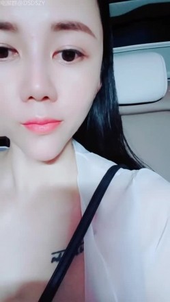 ️户外勾引【极品尤物】吊钟巨乳御姐~巨乳挑逗~户外勾引车震~无套爆操 截图7