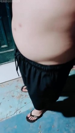 ️户外勾引【极品尤物】吊钟巨乳御姐~巨乳挑逗~户外勾引车震~无套爆操 截图9
