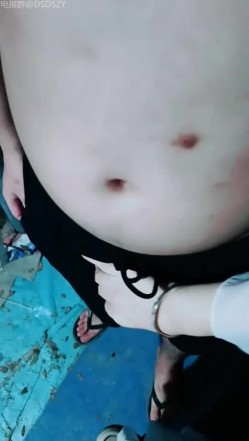 ️户外勾引【极品尤物】吊钟巨乳御姐~巨乳挑逗~户外勾引车震~无套爆操 截图10