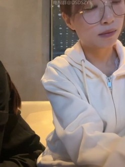 ️清纯主播【202509yoyo】表姐带着表妹下海直播、在线教口活、练习做爱姿势 截图5