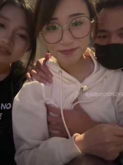 ️清纯主播【202509yoyo】表姐带着表妹下海直播、在线教口活、练习做爱姿势 截图8
