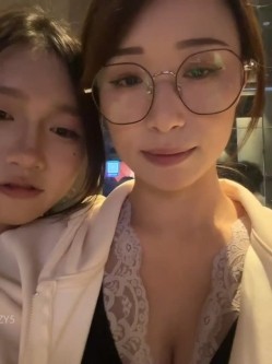 ️清纯主播【202509yoyo】表姐带着表妹下海直播、在线教口活、练习做爱姿势 截图13