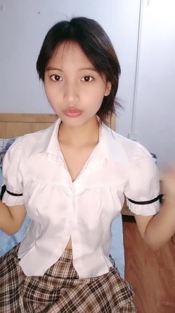 外表清纯乖巧妹妹！居家炮友操逼！扶着屌往逼里塞，妹妹好想被操，细腰蜜桃美臀，骑乘位打桩机 截图6