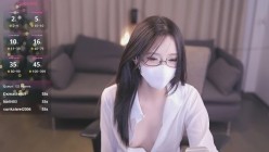 播音系绝顶女神yaya_86 沙发噼腿露脸露穴撅屁露菊花 截图12