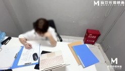 来自OL丝袜制服舅妈的勾引，丝袜足交无套狠操，喷了一屁股精液 截图3