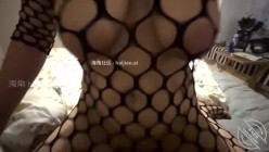 姐姐穿着渔网袜来我家里求草全程主动自动挡 截图7