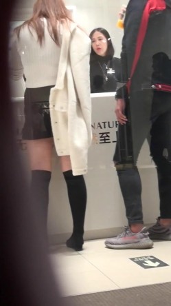 【海阔天空系列CD第1季】极品高颜值时尚小姐姐骚丁，JK少女街头扭屁股[高清无水原档]10V 截图3