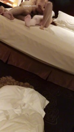 真实绿帽博主，【王军】让老婆陪各个不同单男啪啪，各种特写插穴，太淫乱了 截图3