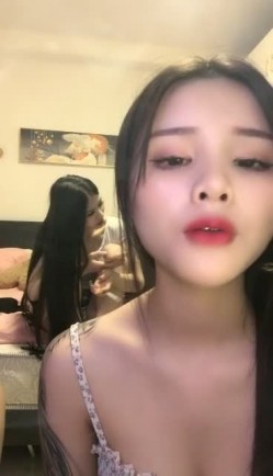 超级推荐！女神终于突破自我~【婷婷】害我打了两飞机~！！这期女神终于好好坐着，脸点同框自慰，过瘾！ 截图12