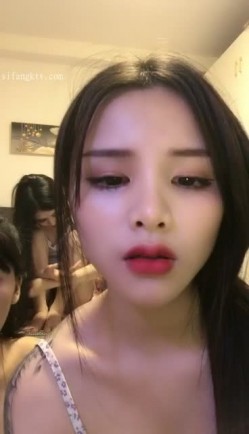 超级推荐！女神终于突破自我~【婷婷】害我打了两飞机~！！这期女神终于好好坐着，脸点同框自慰，过瘾！ 截图14